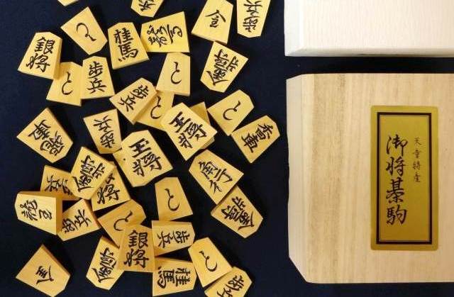 Shogi pieces craftsman Fugetsu made Luxury Shogi pieces *with detail –  kurokigoishiten